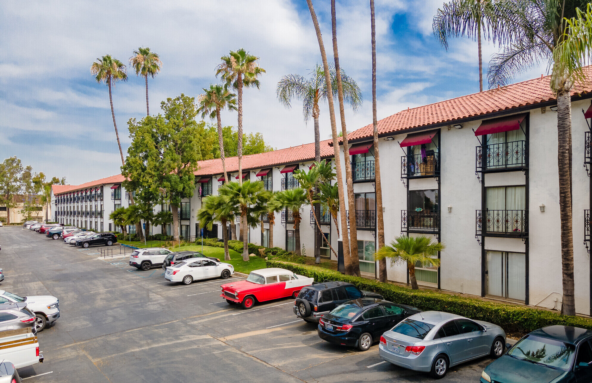 Vanllee Hotel & Suites (Covina, CA)